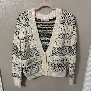 Zara Women's Black and Cream Knit Cardigan